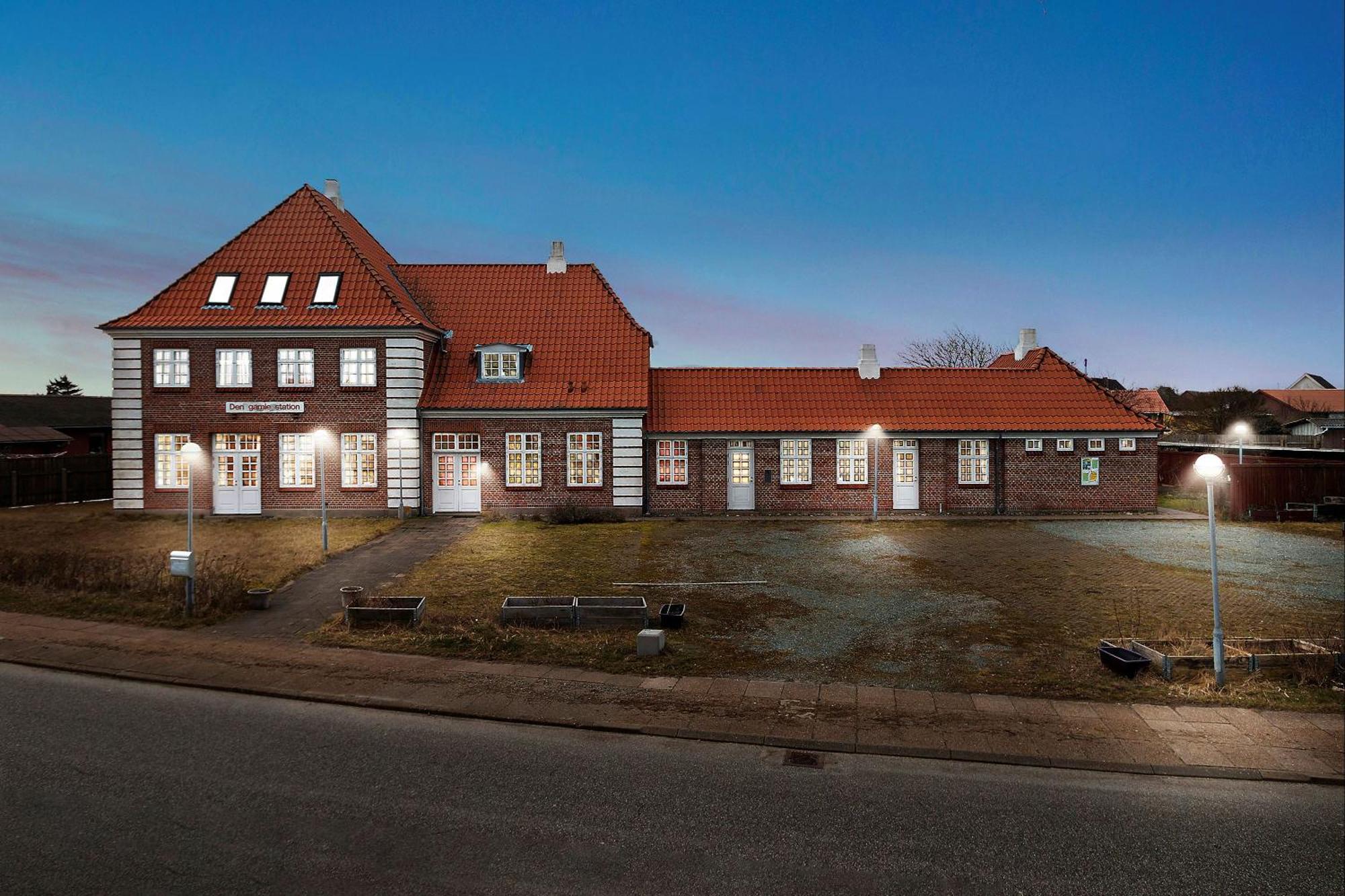 Hirtshals Gamle Station Acomodação com café da manhã Exterior foto